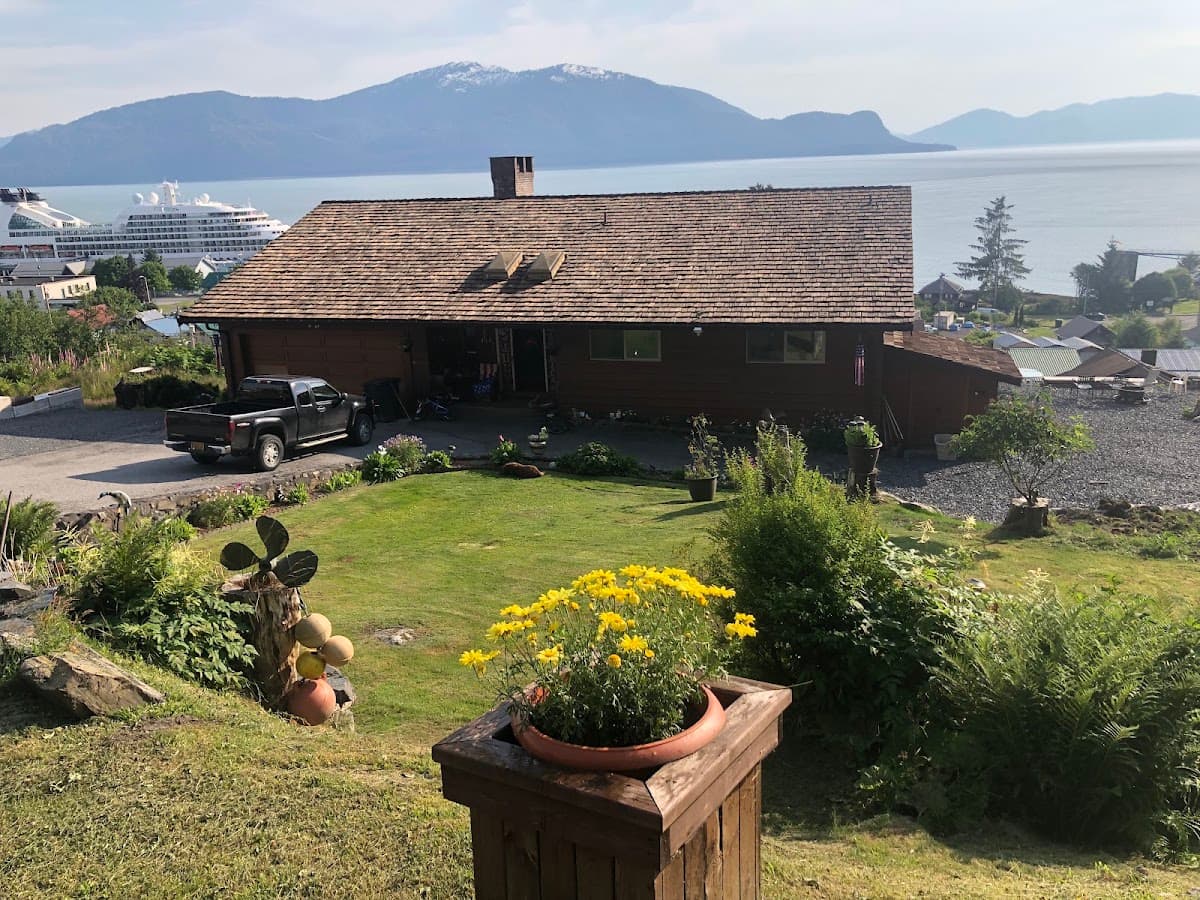 Mt Dewey Sunset Bed & View, Bed & Breakfast in Wrangell