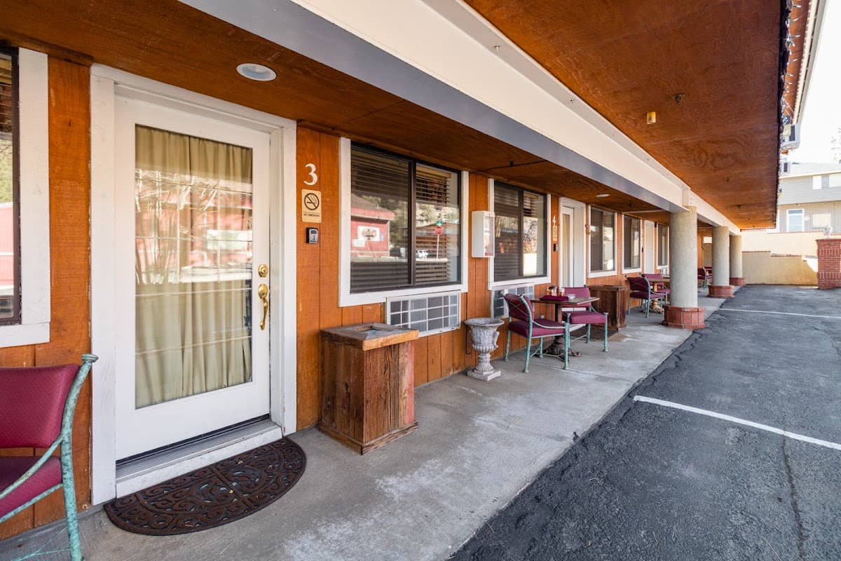 Cedar Lodge Motel, Motel in Wrightwood