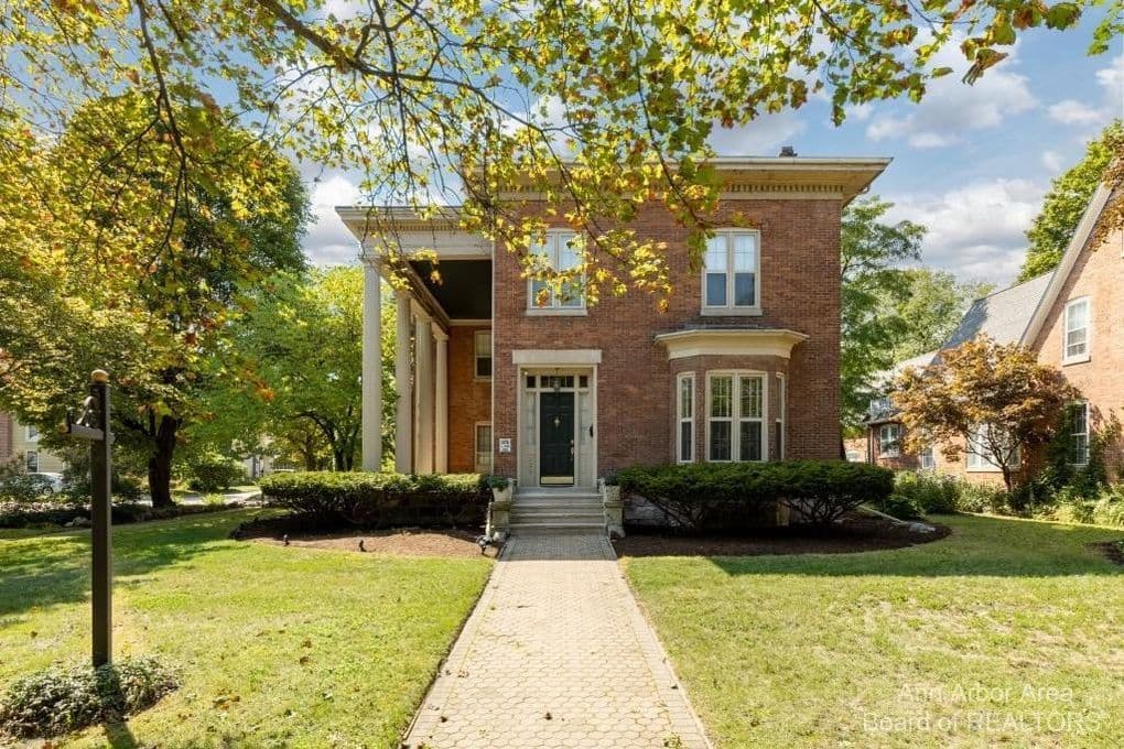 The Newton of Ypsilanti, Bed & Breakfast in Ypsilanti
