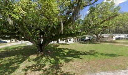 Clydes Cottages & RV, Holiday Home in Zephyrhills South