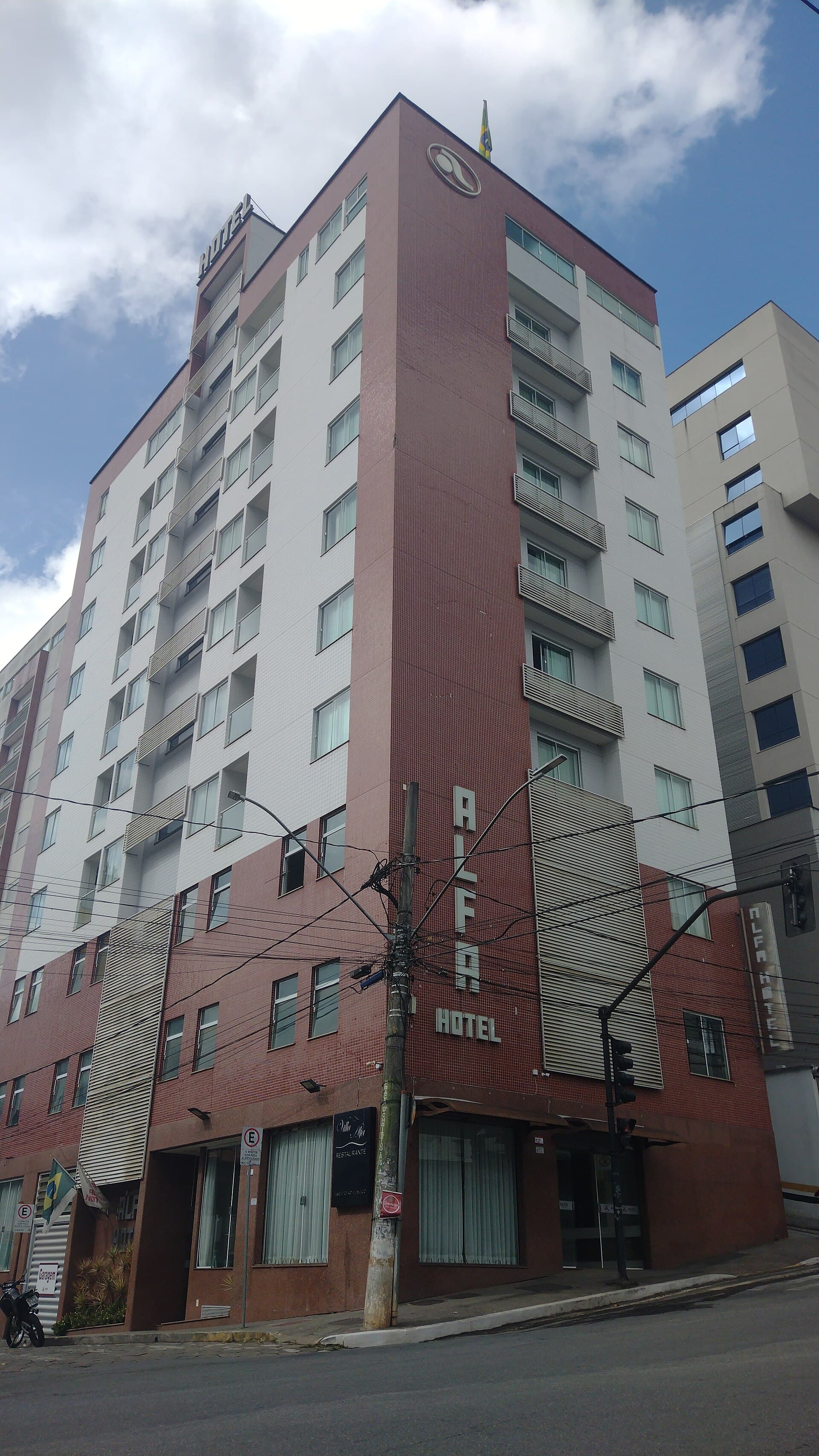 Alfa Hotel (via Wikimedia Commons, CC BY-SA 3.0)