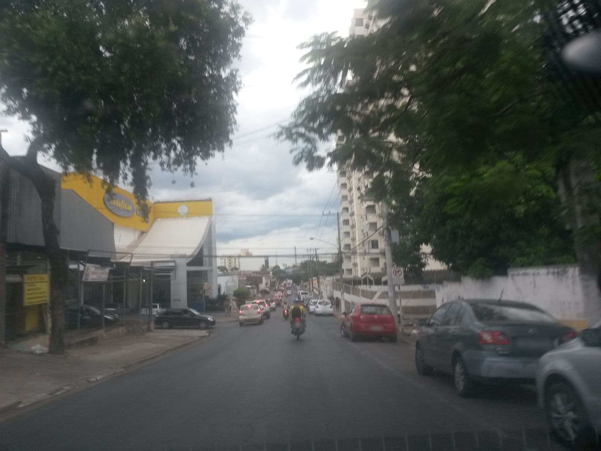 Street view near Roari Hotel, Cuiabá — © thiagoeriksson (CC BY-SA · Mapillary)