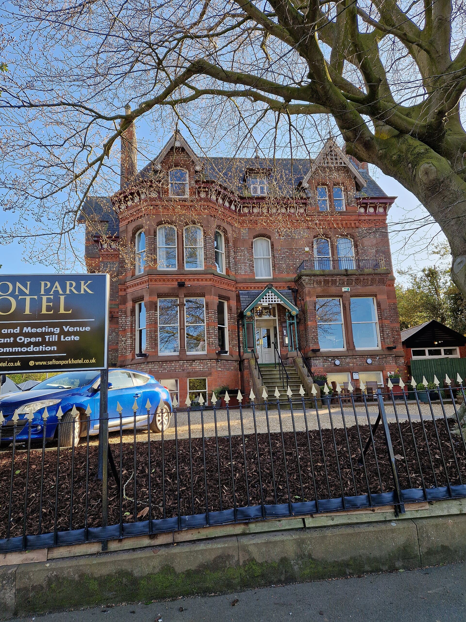 Sefton Park Hotel (via Wikimedia Commons, CC BY-SA 4.0)