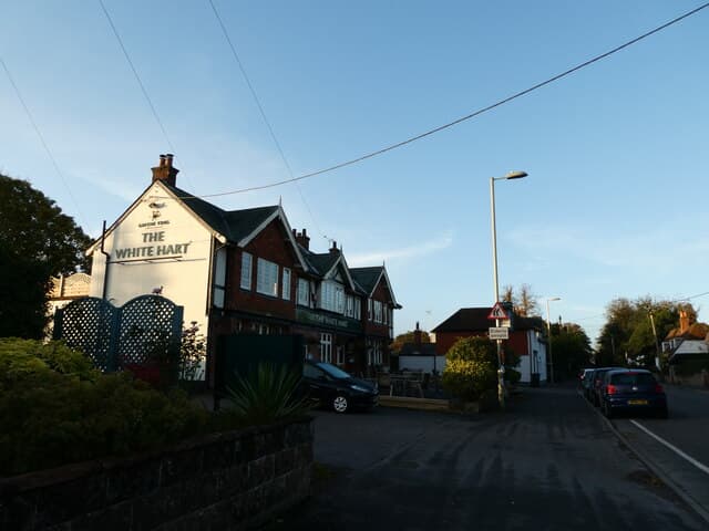 The White Hart (via Wikimedia Commons, CC BY-SA 2.0)