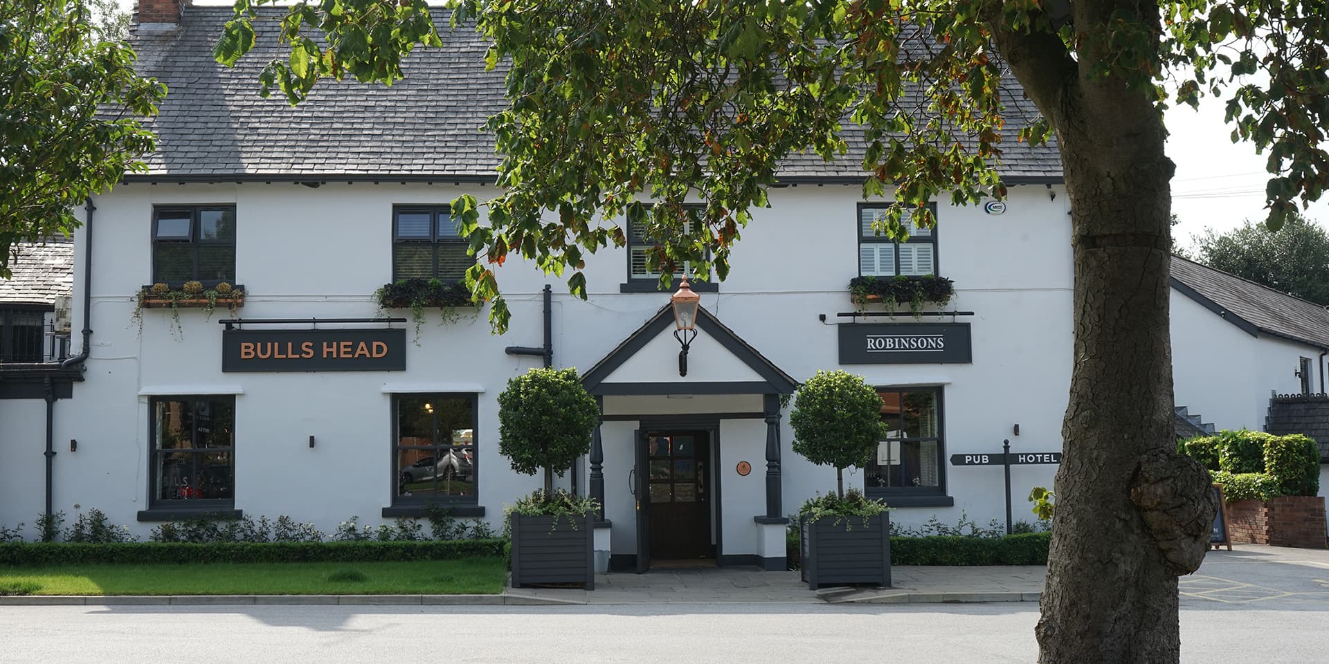 The Bulls Head, Hale Barns