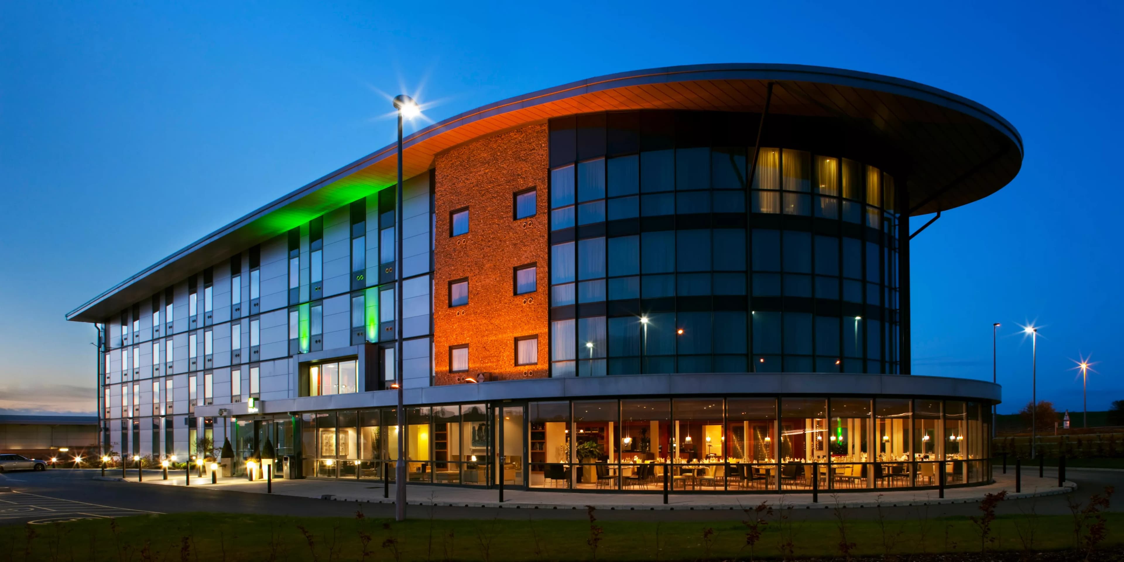 Holiday Inn Salisbury - Stonehenge by IHG, Bulford