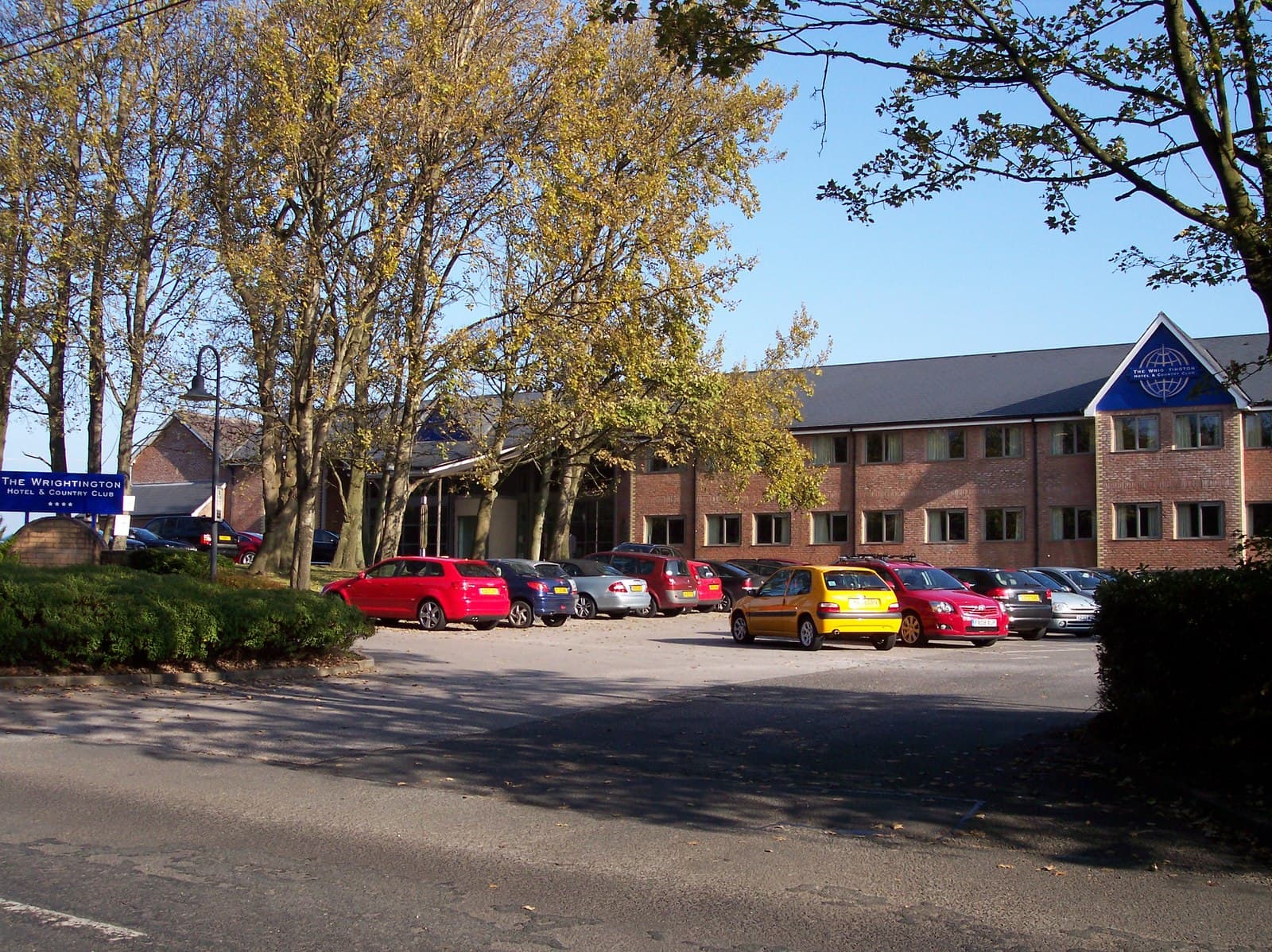 The Wrightington Hotel, Health Club & Spa (via Wikimedia Commons, CC BY-SA 2.0)