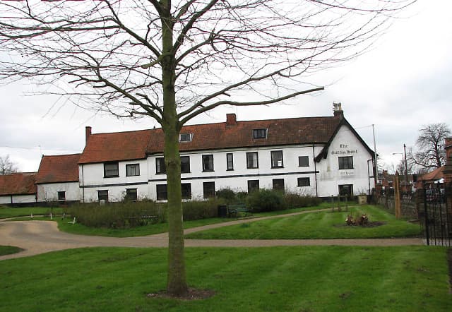 The Griffin Hotel (via Wikimedia Commons, CC BY-SA 2.0)