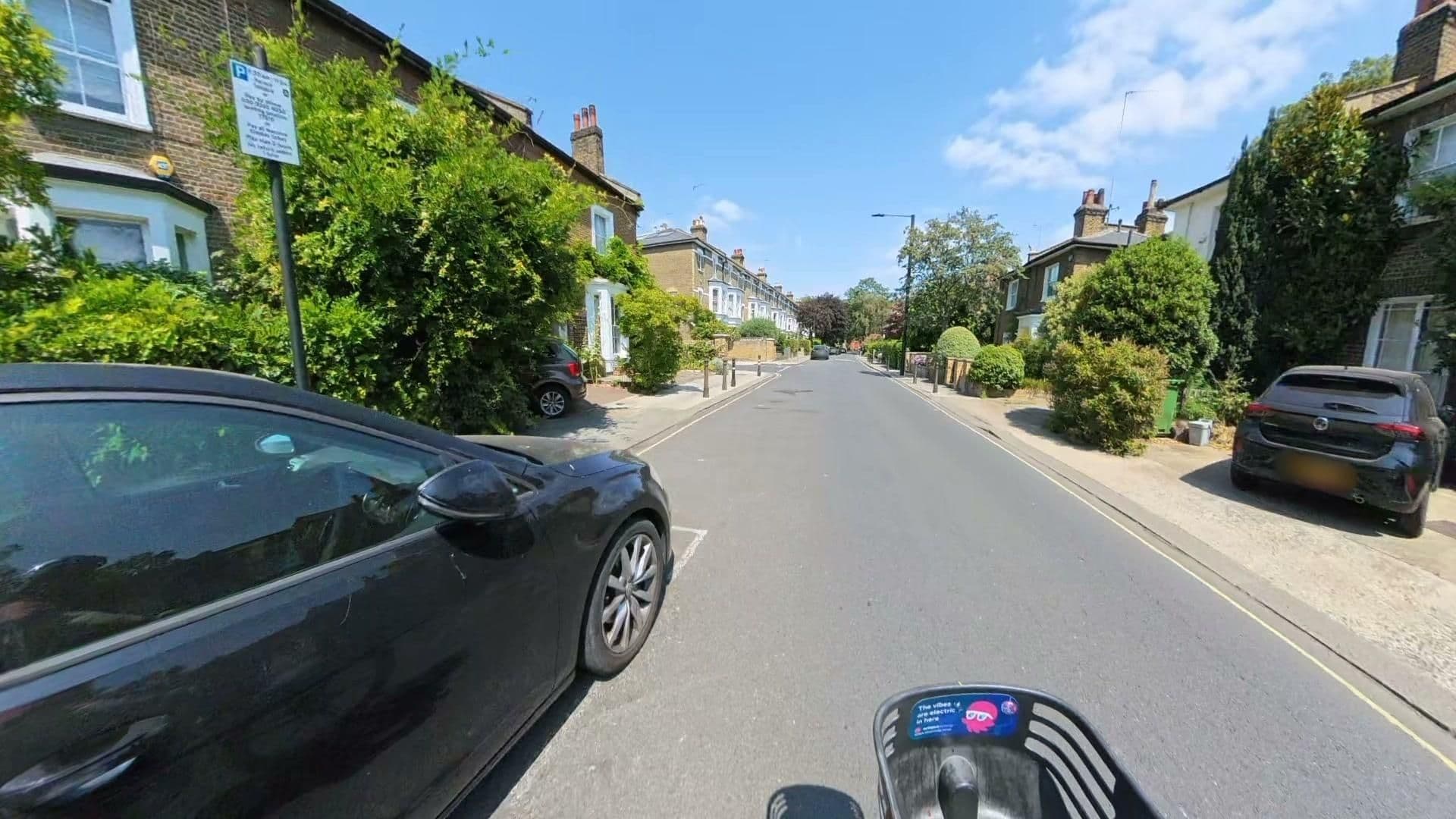 Street view near A Better Way to Stay, Shepherds Bush — © athuler (CC BY-SA · Mapillary)