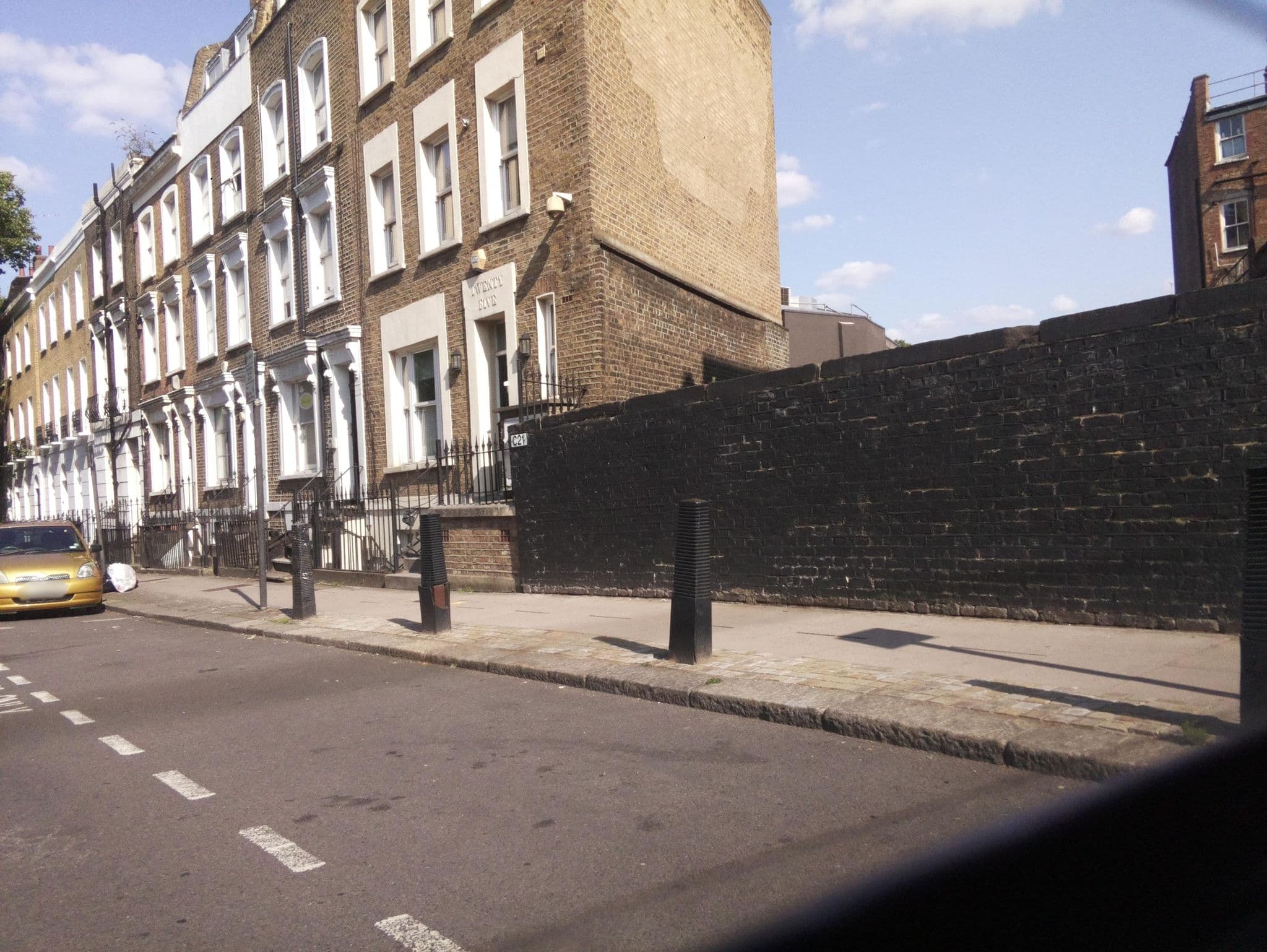 Street view near Daisy Hotel, King's Cross — © southglos (CC BY-SA · Mapillary)