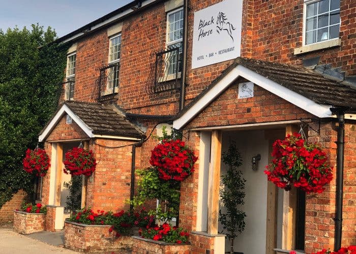 The Black Horse, Baston