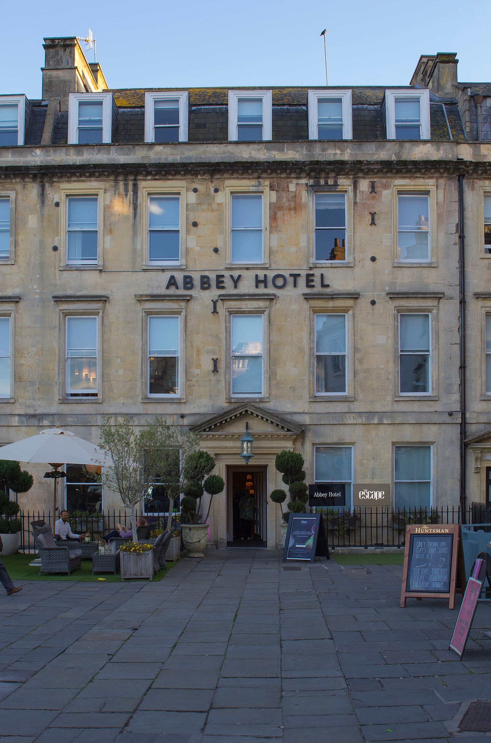 Abbey Hotel Bath, a Tribute Portfolio Hotel (via Wikimedia Commons, CC BY-SA 4.0)