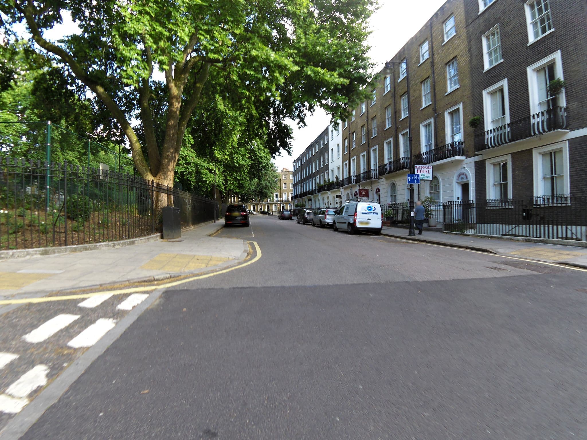 Street view near Excelsior Hotel Kings Cross, King's Cross — © smsm1 (CC BY-SA · Mapillary)