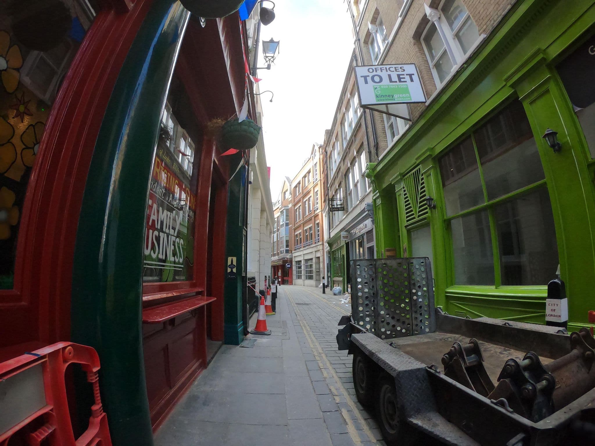 Street view near B & B Building Services LTD, City of London — © richlv (CC BY-SA · Mapillary)