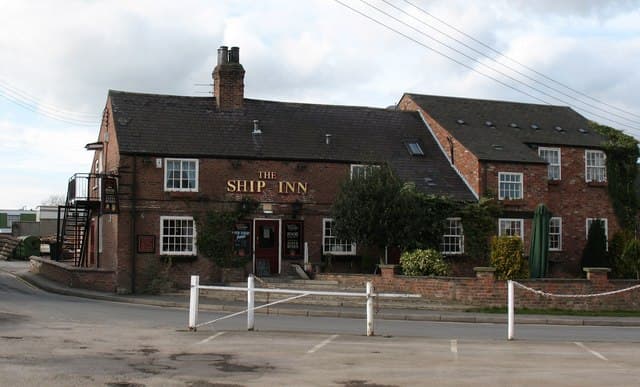 The Ship Inn (via Wikimedia Commons, CC BY-SA 2.0)