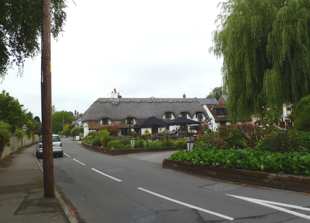 The Anvil Inn (via Wikimedia Commons, CC BY-SA 2.0)
