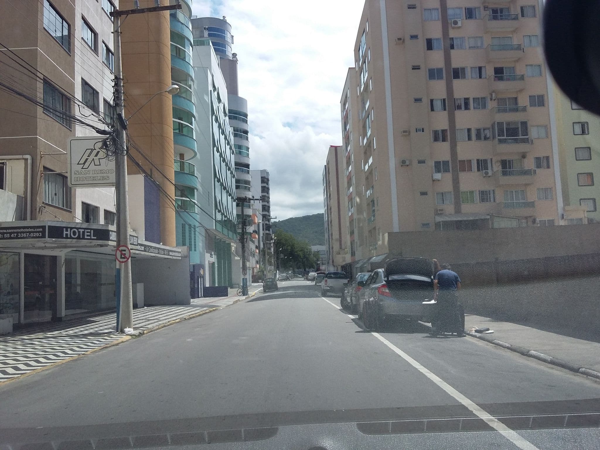 Street view near San Remo Camboriú Hotel, Balneário Camboriú — © lageano (CC BY-SA · Mapillary)