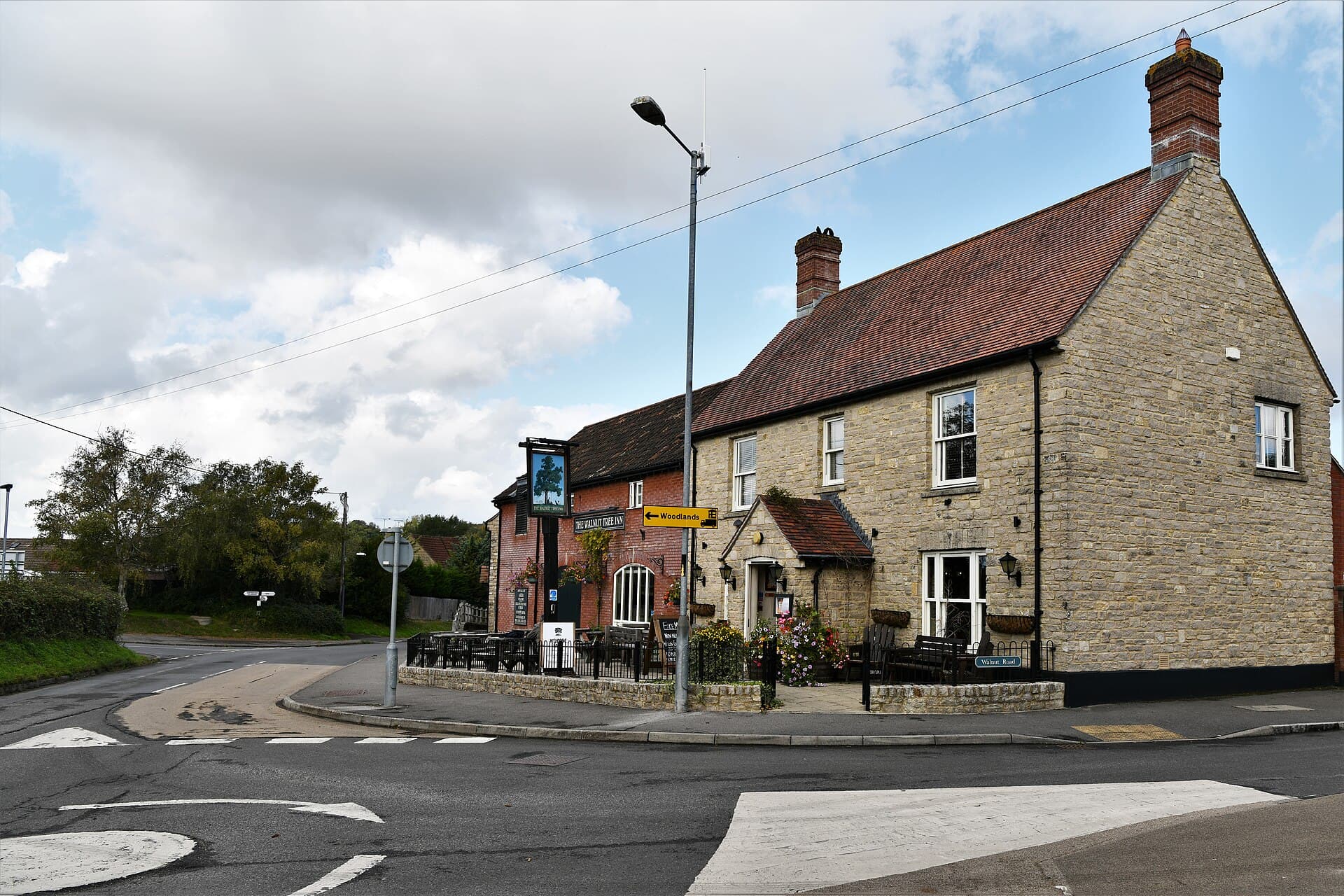 The Walnut Tree Inn (via Wikimedia Commons, CC BY-SA 2.0)
