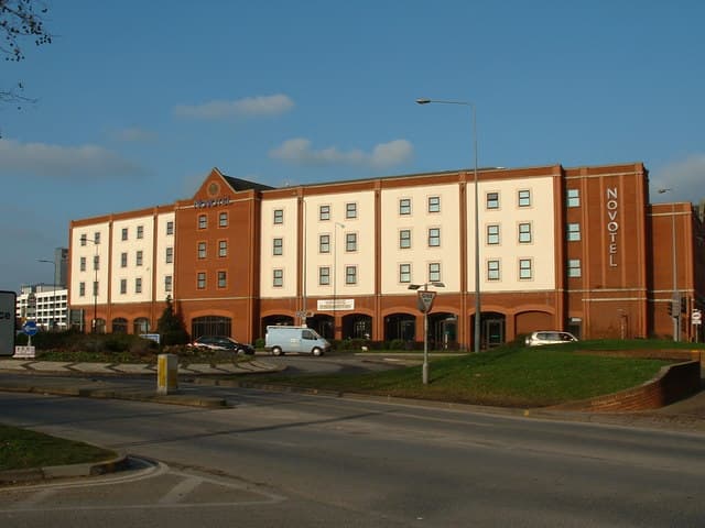 Novotel Ipswich Centre (via Wikimedia Commons, CC BY-SA 2.0)