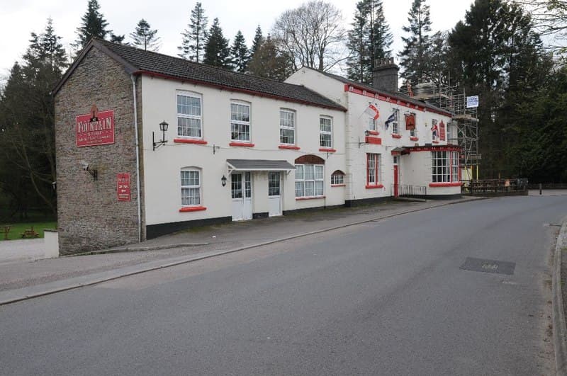 The Fountain Inn (via Wikimedia Commons, CC BY-SA 2.0)