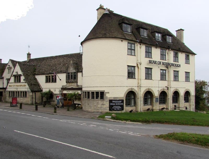 The Bear Hotel (via Wikimedia Commons, CC BY-SA 2.0)