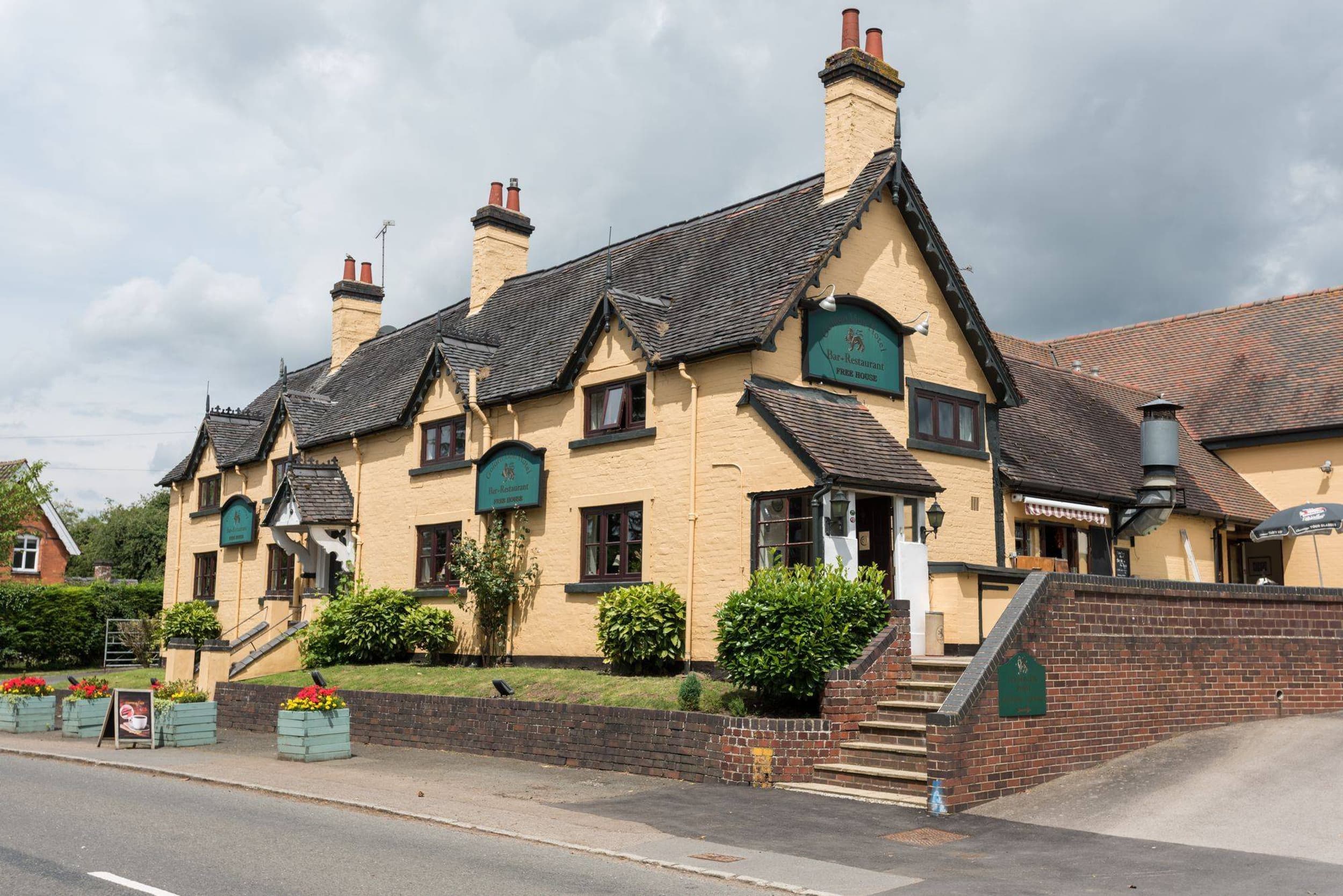 Golden Lion Hotel & Restaurant, Easenhall, Brinklow