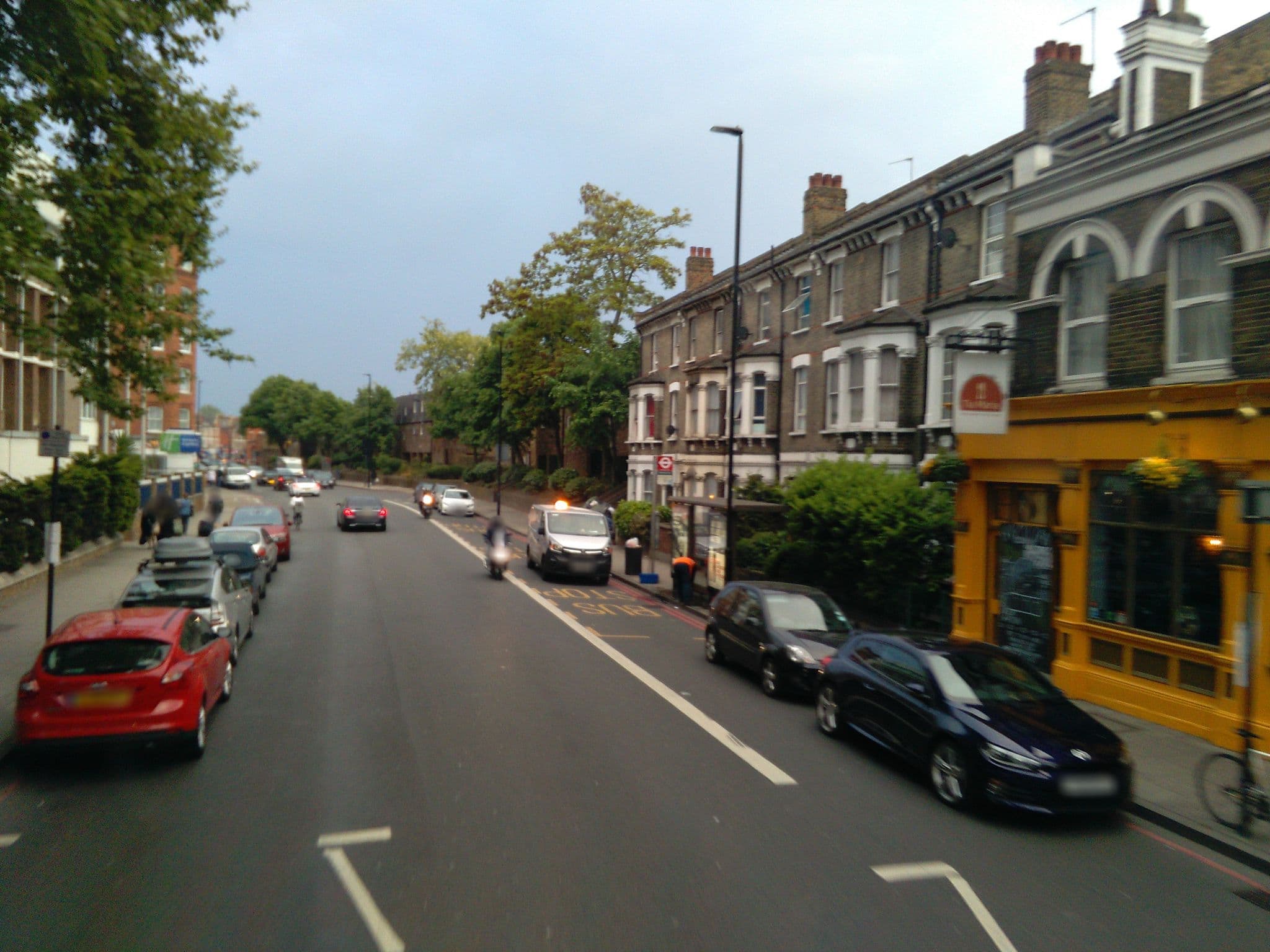 Street view near Holiday Inn Express London - Vauxhall Nine Elms, Pimlico — © ris (CC BY-SA · Mapillary)