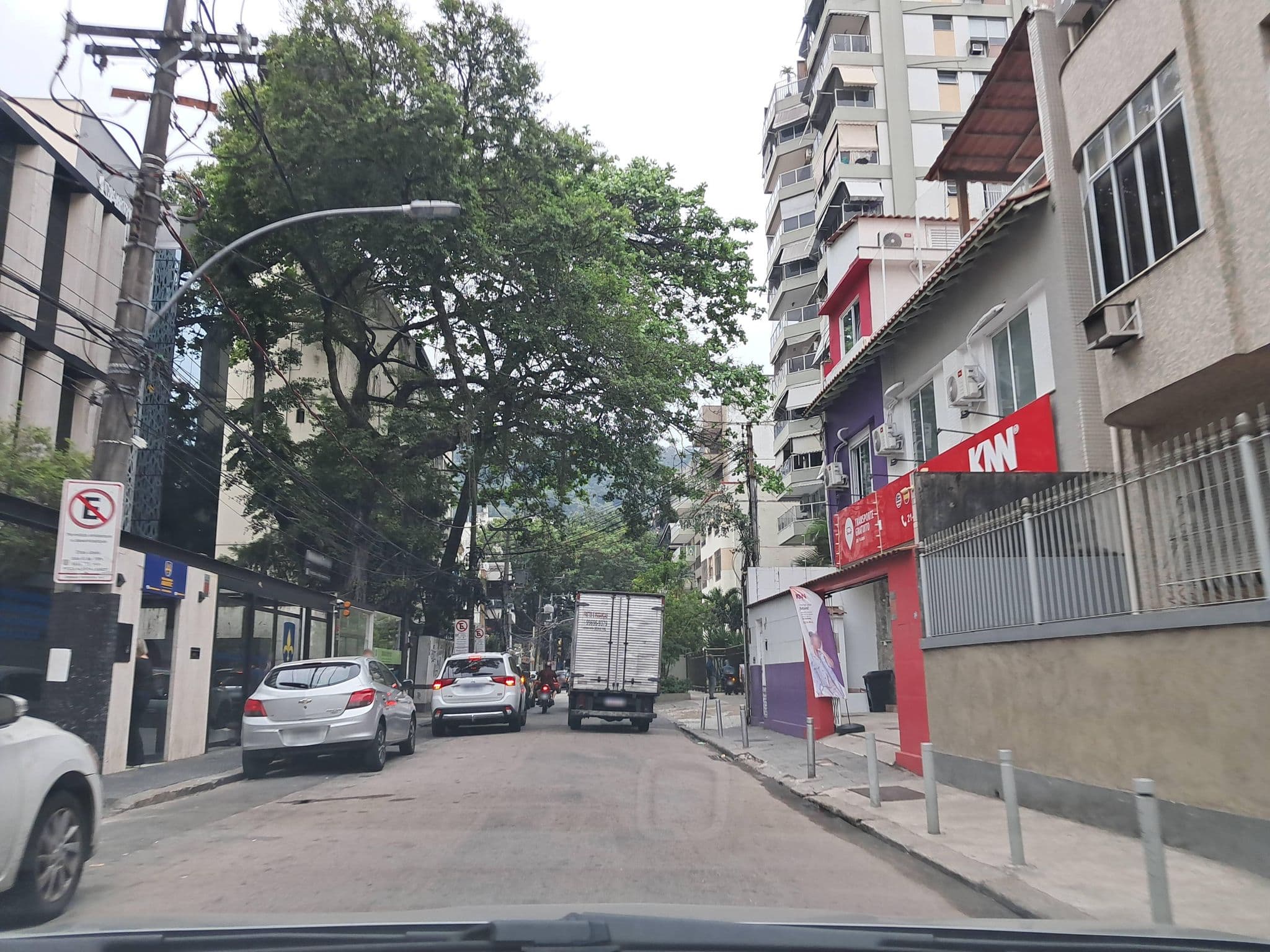 Street view near Mercure Hotel, Copacabana — © Malu25 (CC BY-SA · Mapillary)