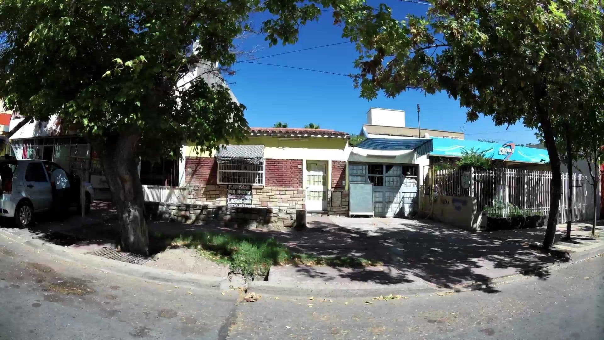 Street view near Casihna do Sol, Mendoza