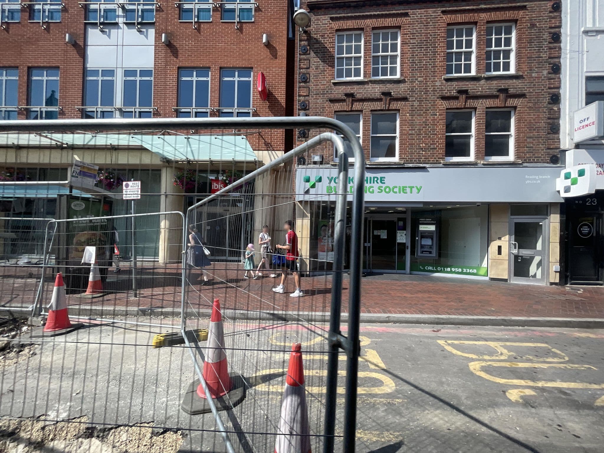 Street view near Novotel Reading Centre, Reading — © 4004 (CC BY-SA · Mapillary)