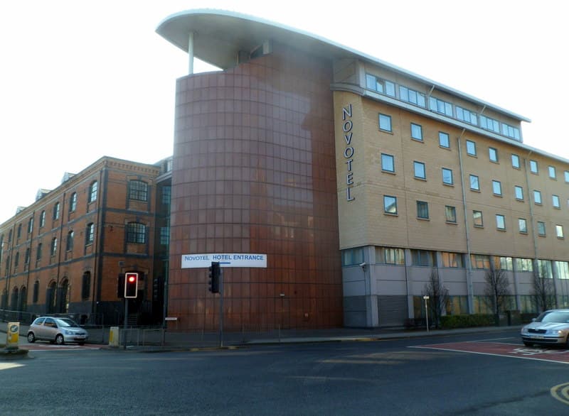 Novotel Cardiff Centre (via Wikimedia Commons, CC BY-SA 2.0)