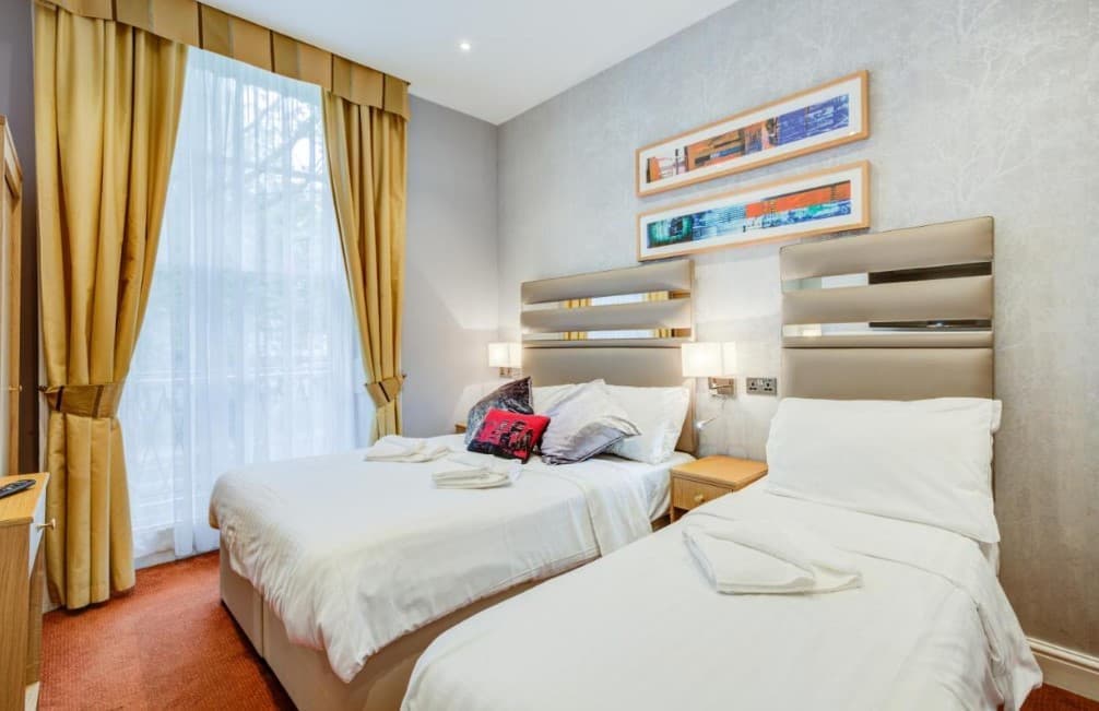 Kingsway Park Hotel, Hyde Park