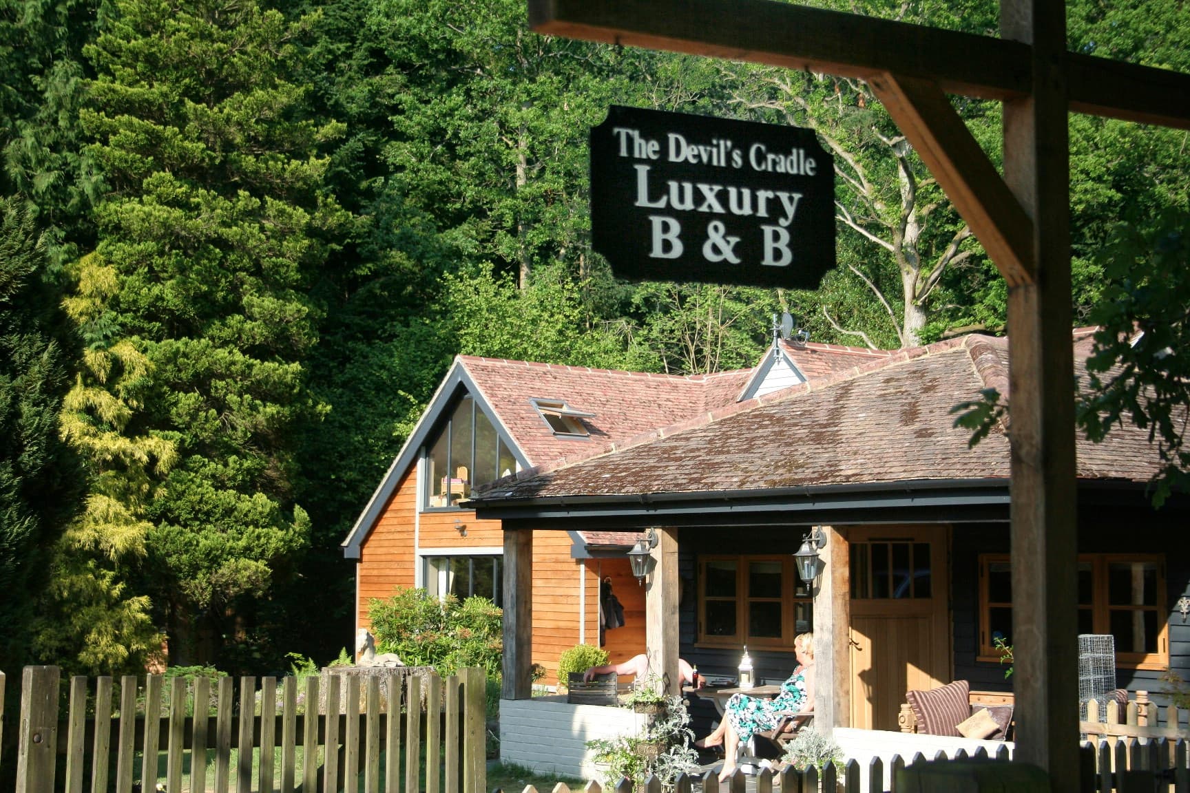 Brookside & Devil's Cradle B&B, Churt