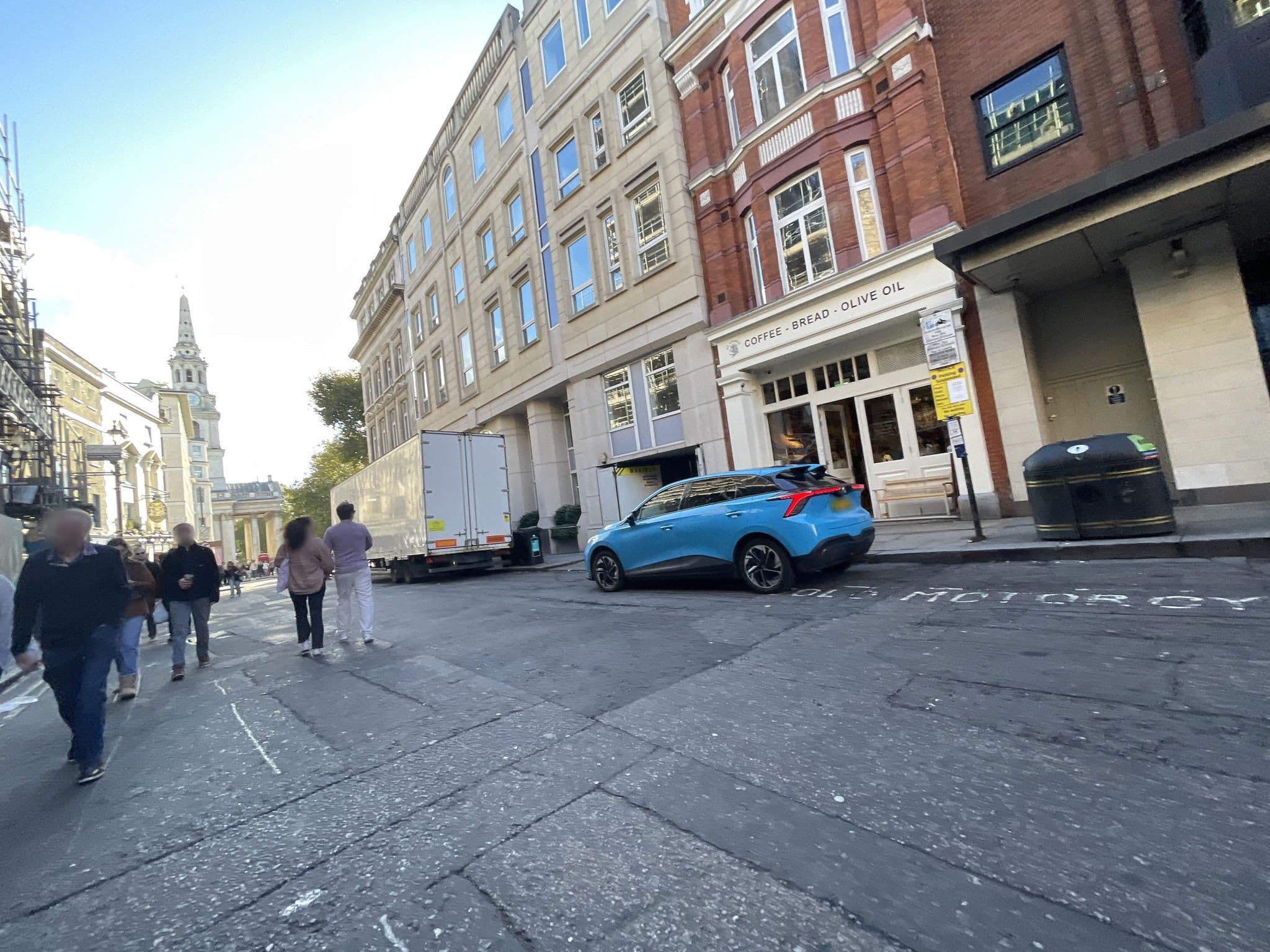 Street view near hub by Premier Inn London Covent Garden hotel, London — © gness (CC BY-SA · Mapillary)