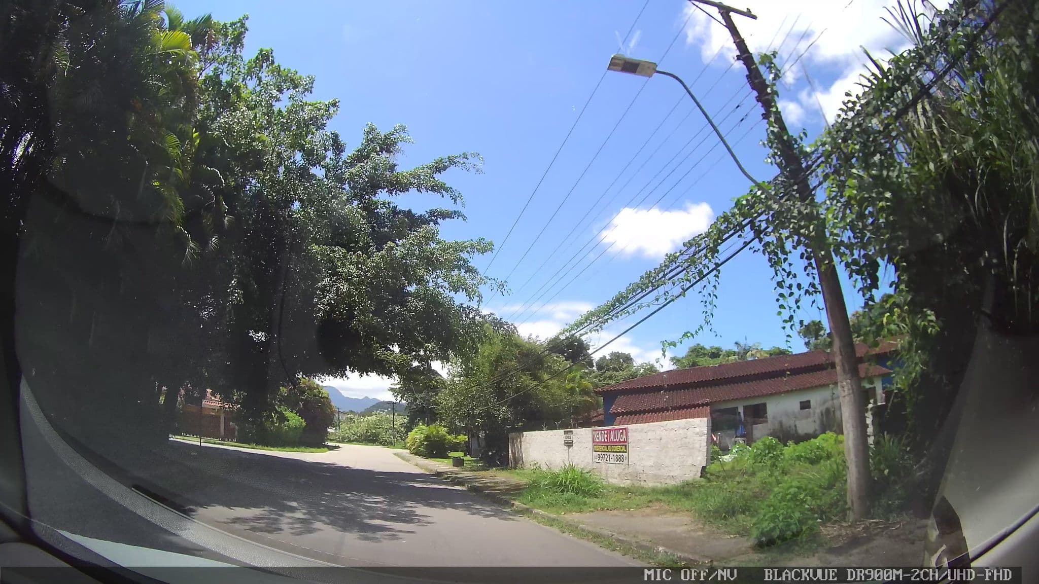 Street view near Francis Hotel Pousada, Caraguatatuba — © marciosampaio (CC BY-SA · Mapillary)