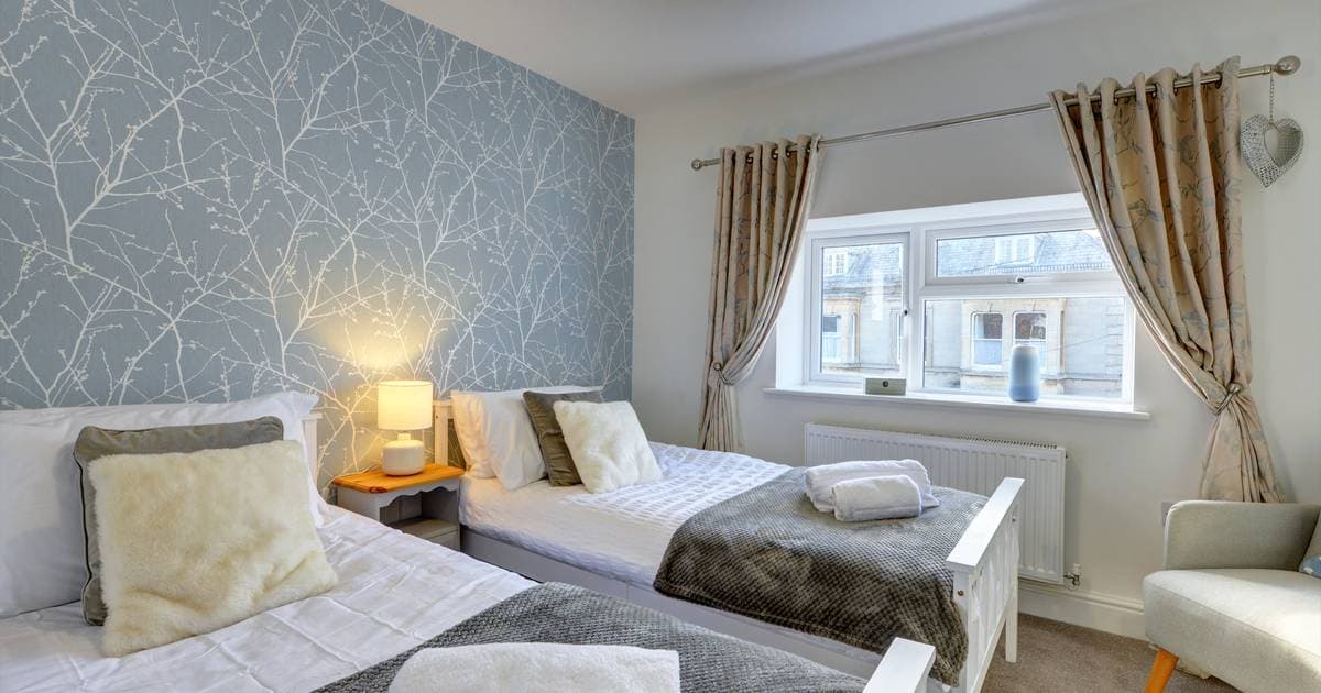 Inspire Holiday Homes - BOOK DIRECT for our Best Prices - 3 bedroom serviced house - Queens House, Coventry, Coventry
