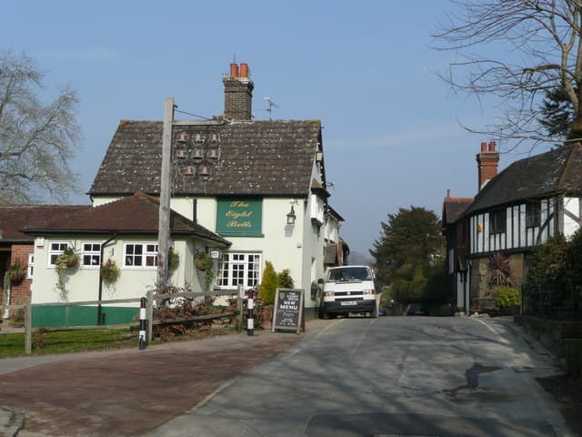 The Eight Bells, Bolney (via Wikimedia Commons, CC BY-SA 2.0)