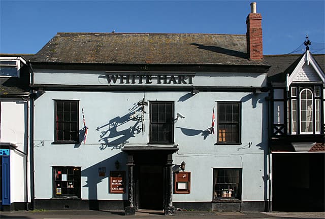 White Hart (via Wikimedia Commons, CC BY-SA 2.0)