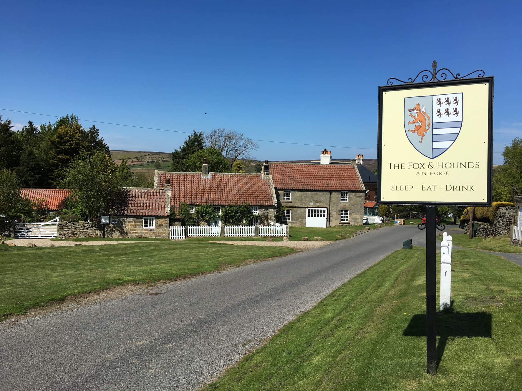 The Fox & Hounds Inn & Glamping Pods, Danby
