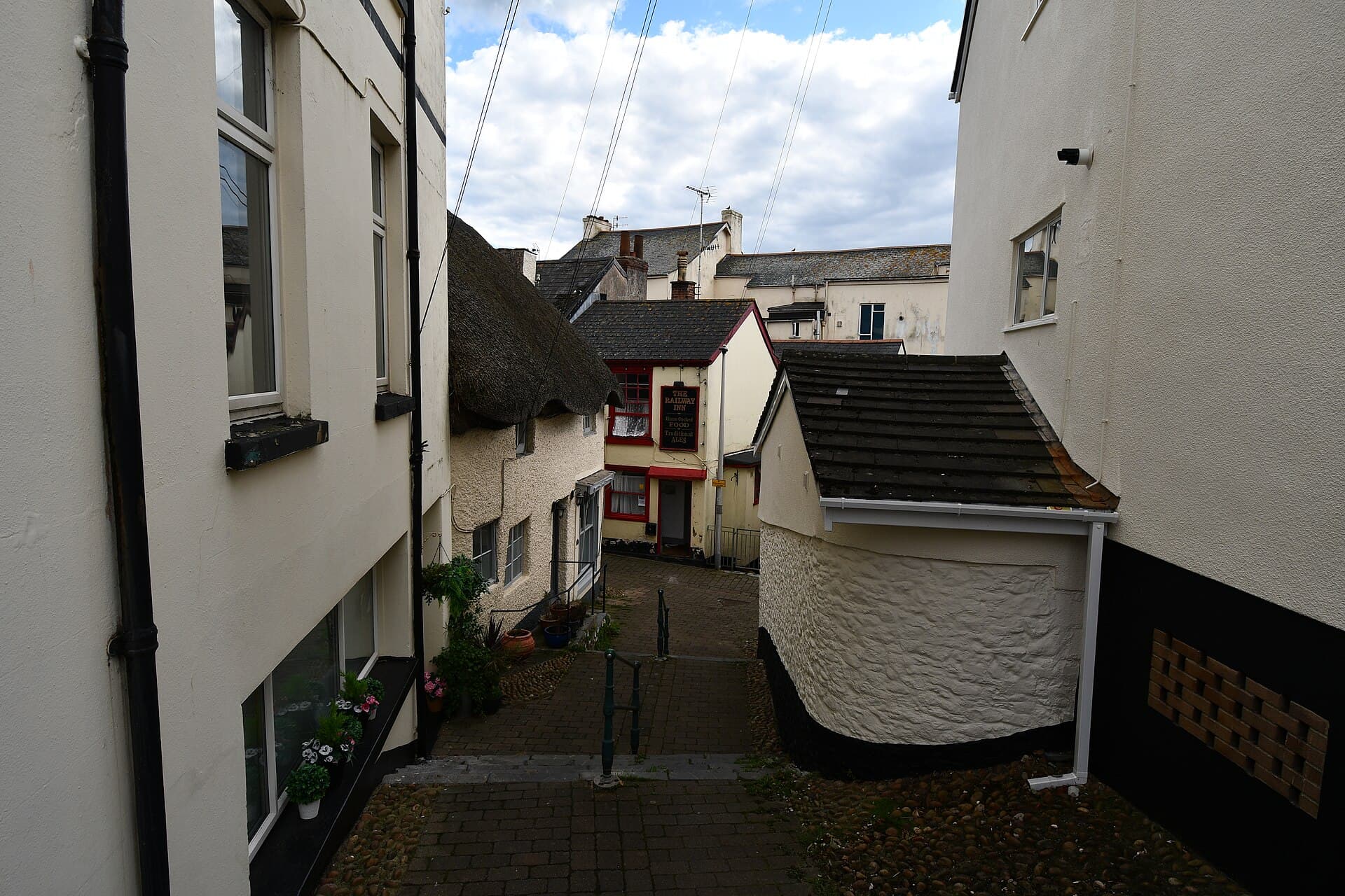 The Railway Inn (via Wikimedia Commons, CC0)