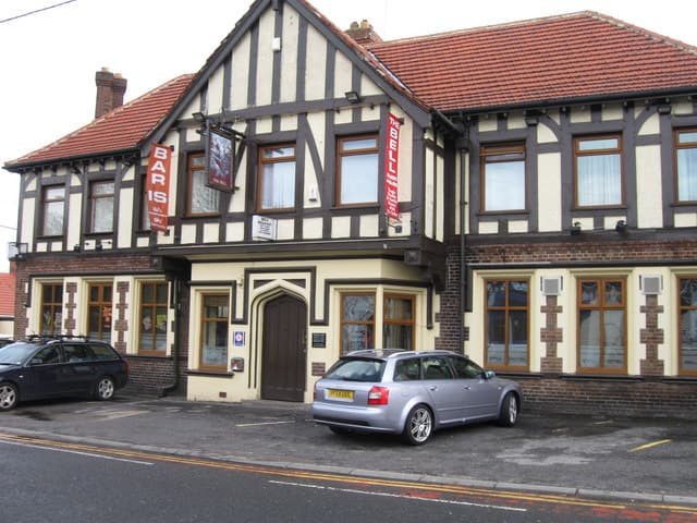 The Bell Guesthouse (via Wikimedia Commons, CC BY-SA 2.0)