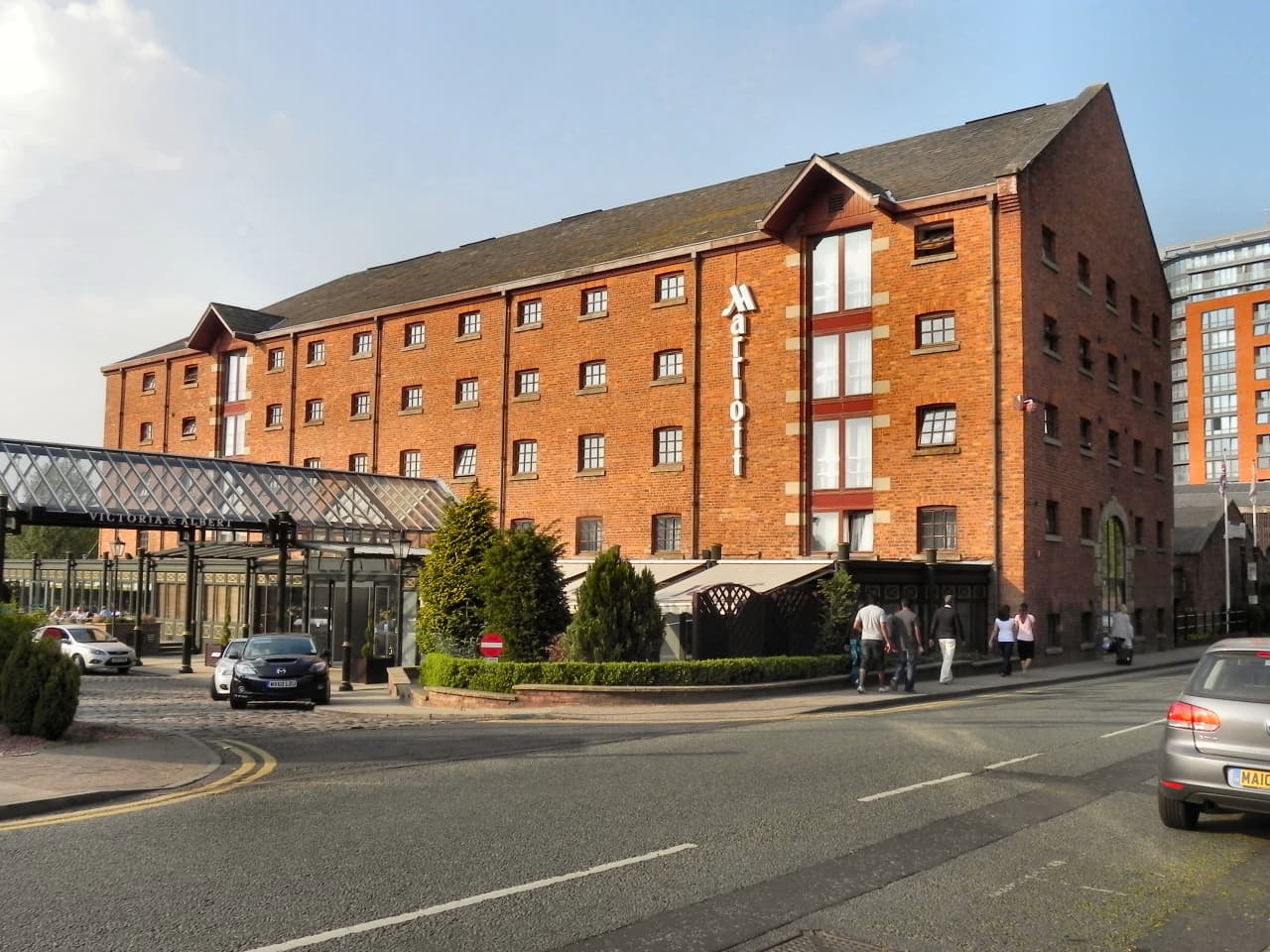 Manchester Marriott Victoria & Albert Hotel (via Wikimedia Commons, CC BY-SA 2.0)