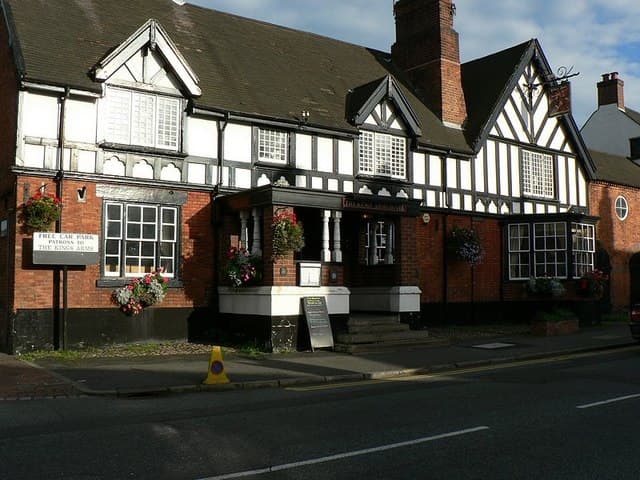 The Kings Arms Hotel (via Wikimedia Commons, CC BY-SA 2.0)
