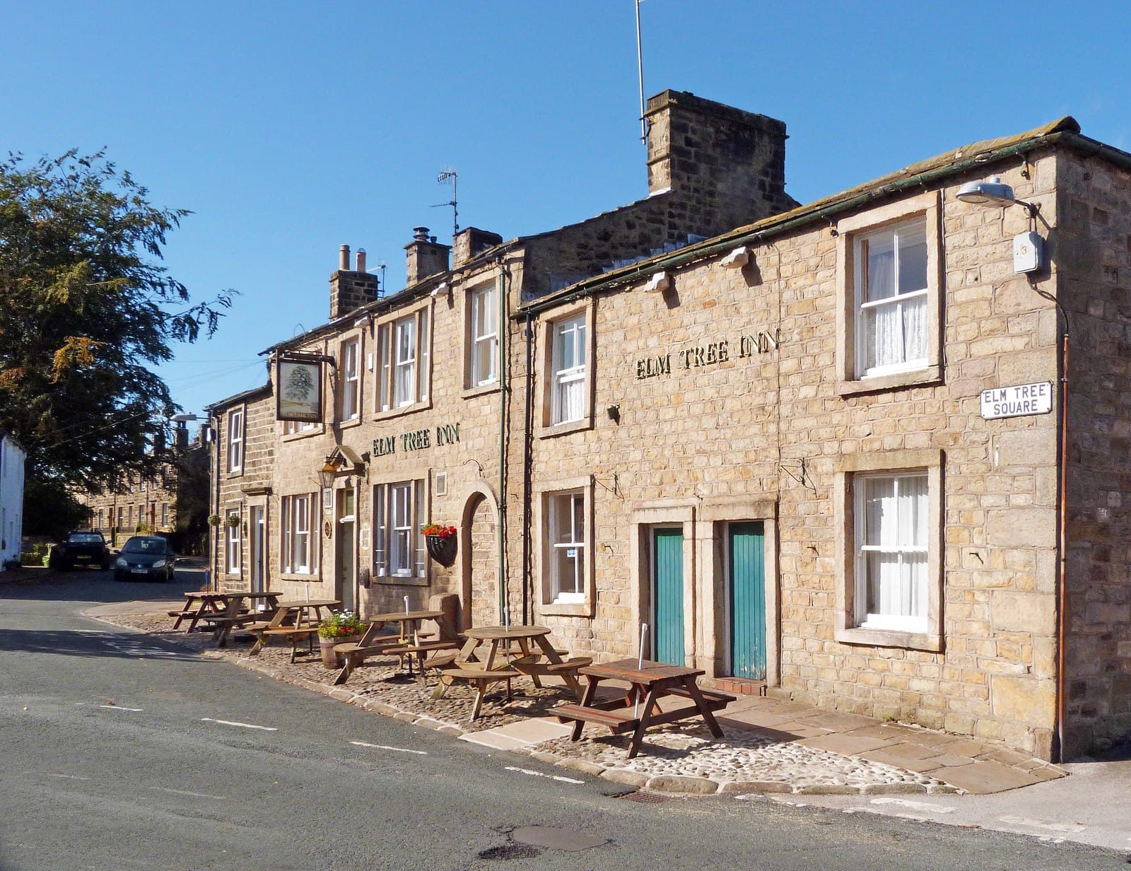 Elm Tree Inn (via Wikimedia Commons, CC BY-SA 2.0)