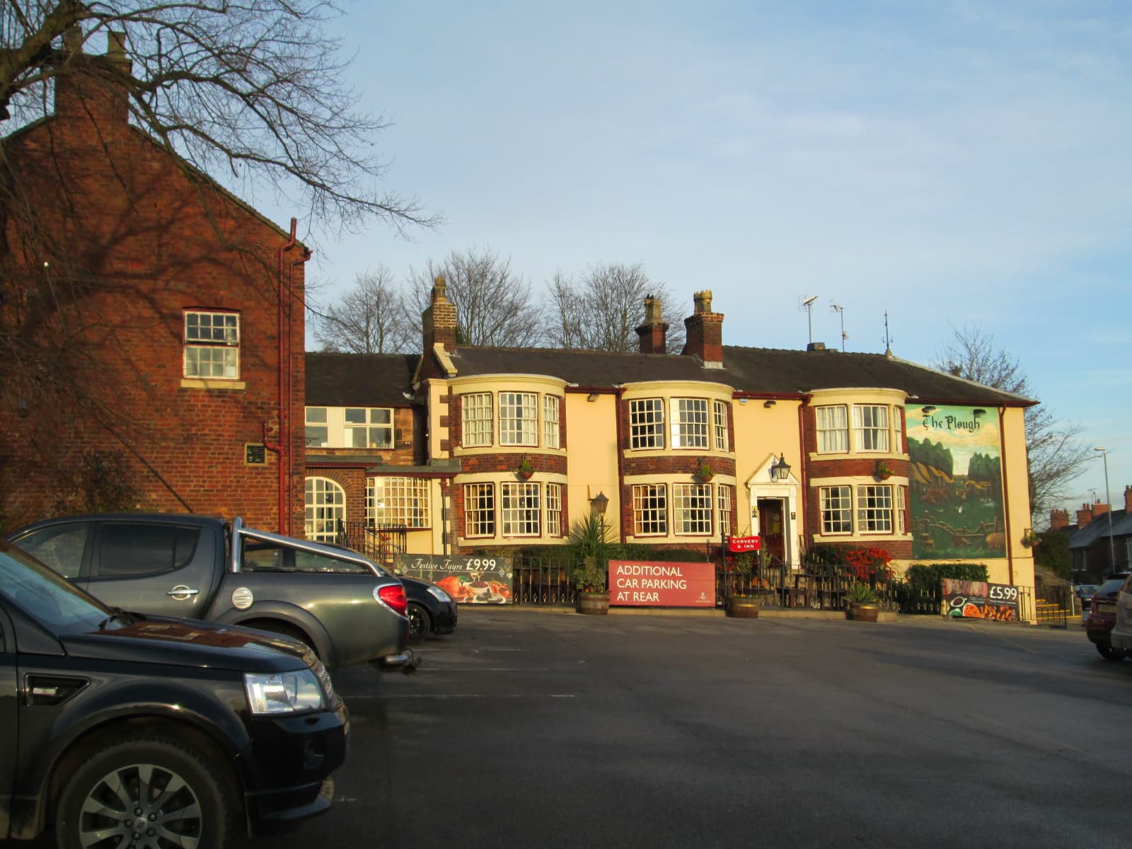 The Plough Hotel (via Wikimedia Commons, CC BY-SA 2.0)