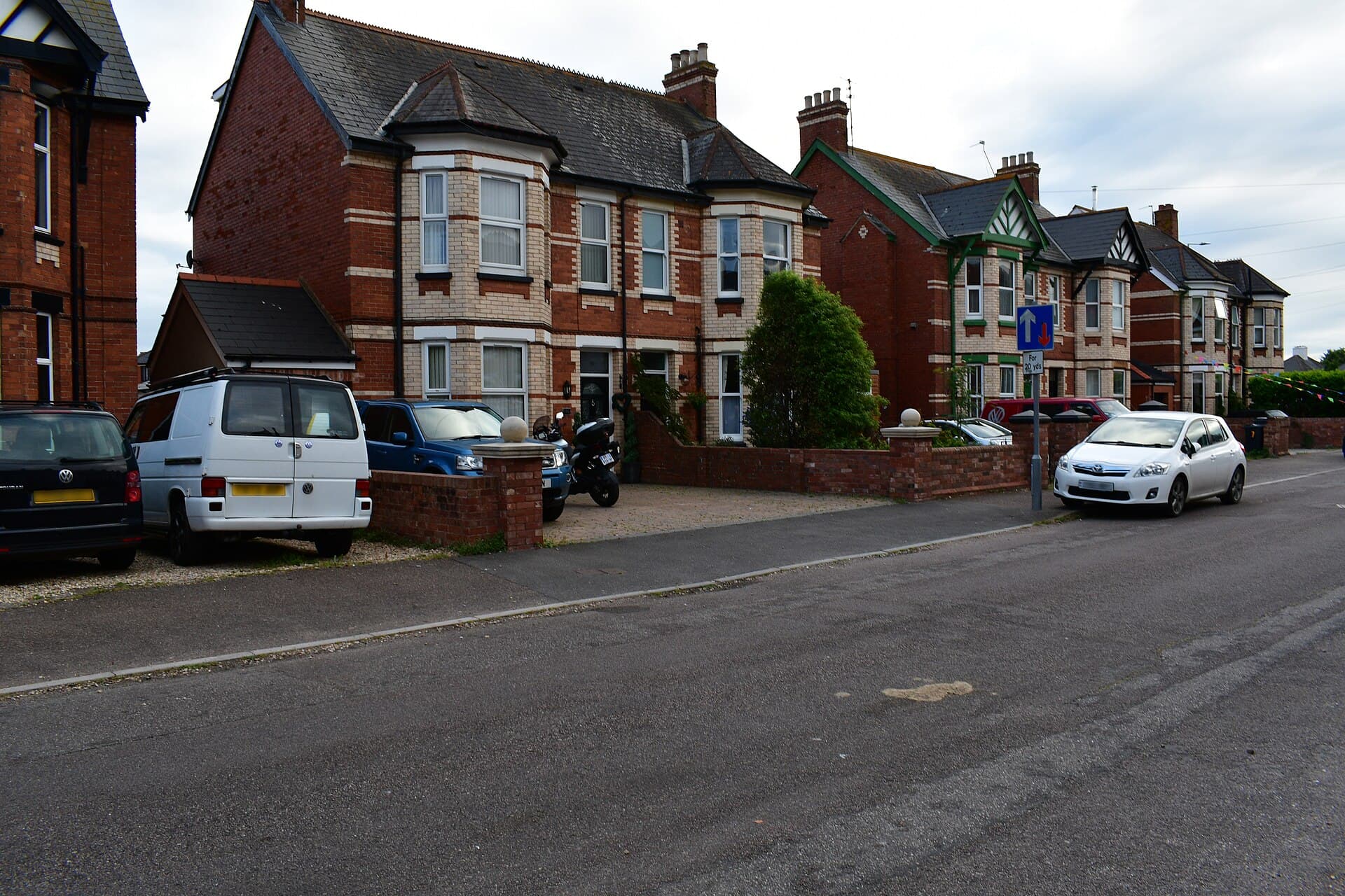 TLC Exmouth Bed & Breakfast (via Wikimedia Commons, CC0)