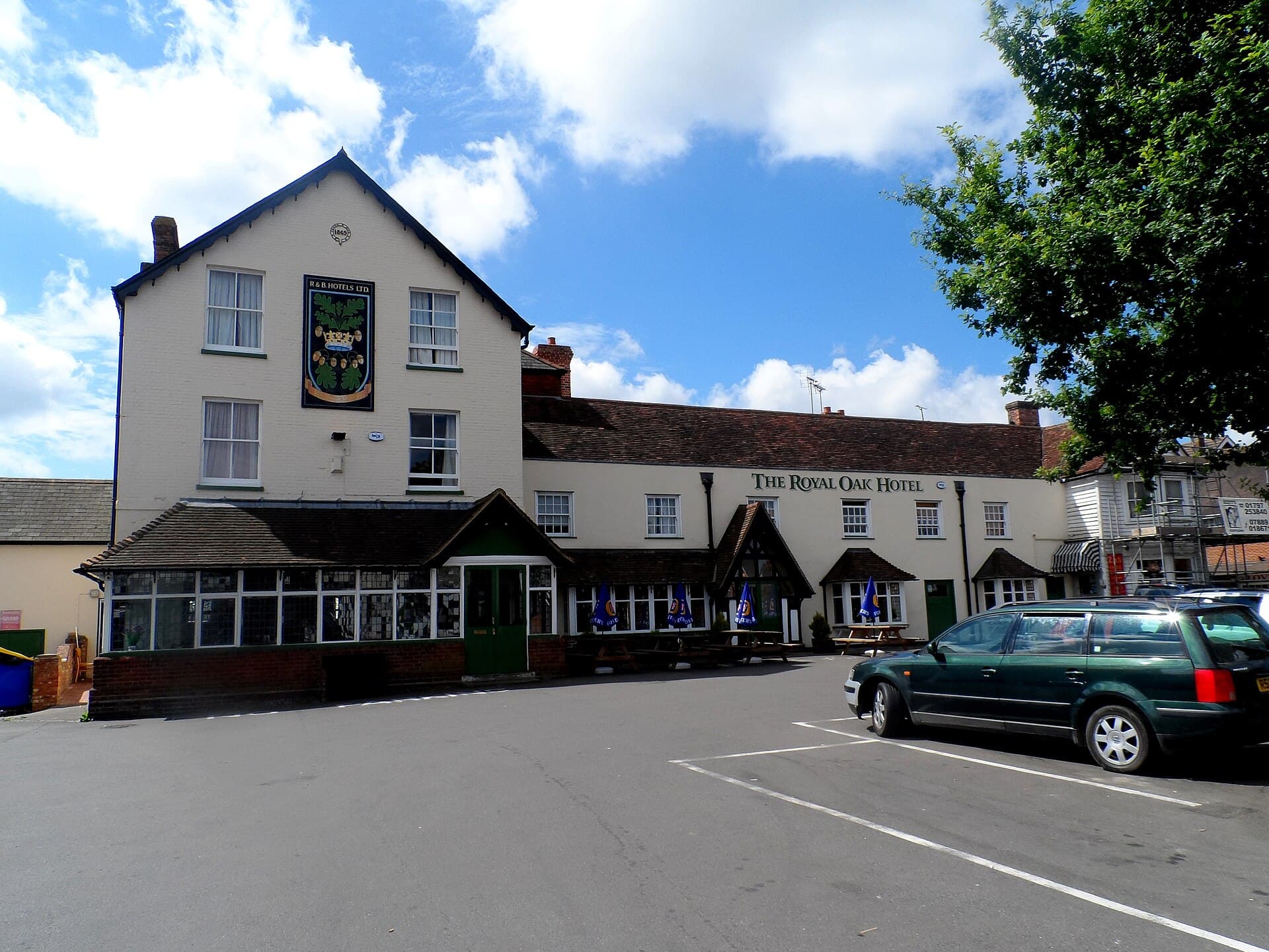 The Royal Oak (via Wikimedia Commons, CC BY-SA 2.0)
