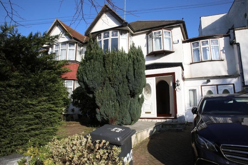 Timi Holiday Homes, Friern Barnet