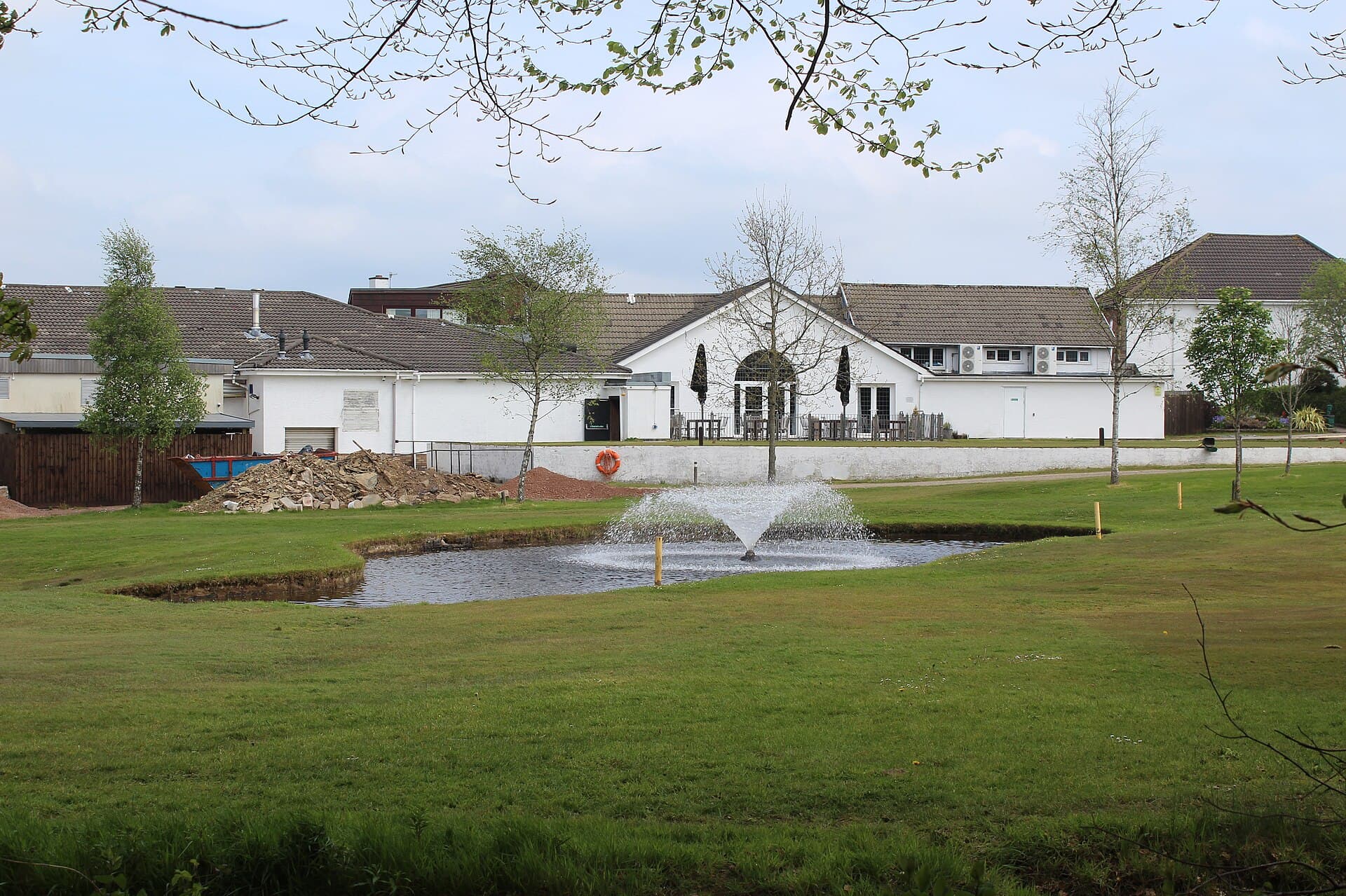 Bryn Meadows Golf Hotel & Spa (via Wikimedia Commons, CC BY-SA 2.0)