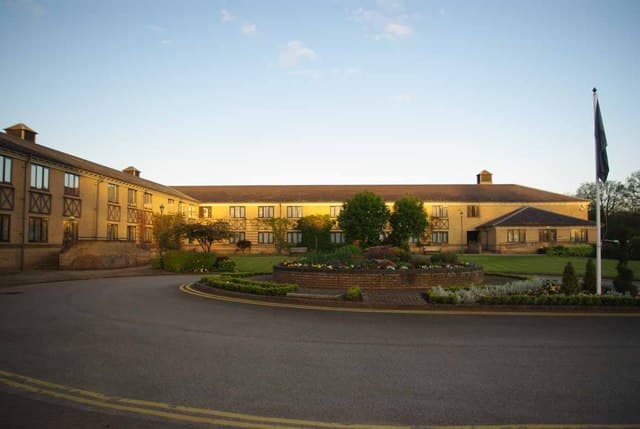 Belton Woods Hotel, Spa & Golf Resort (via Wikimedia Commons, CC BY-SA 2.0)